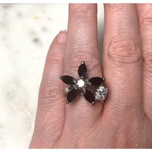 Size 7.5 Black Stone Rhinestone Flower Vintage Ring Jewelry Silver Tone